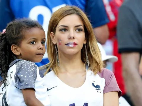 Vợ xinh đẹp cập nhật tình hình sau khi Matuidi dương tính với virus