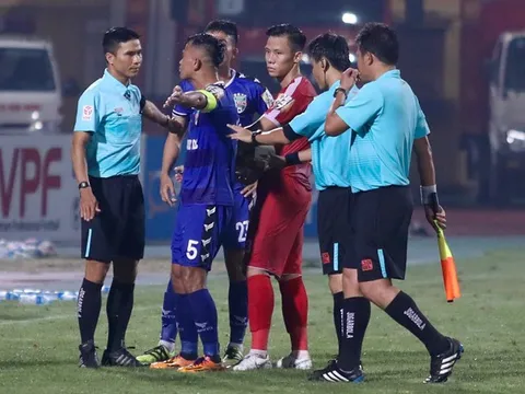 Vua bị treo còi, ngại ngần cho V-League