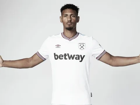 Vua không chiến Premier League: Van Dijk > Maguire; Số 1 là 'quái vật'