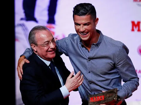 Vừa trở lại Tây Ban Nha, Ronaldo liền "xát muối" vào Barcelona