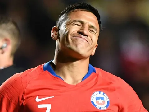 Vui chưa lâu, tin dữ đã ập xuống đầu Sanchez