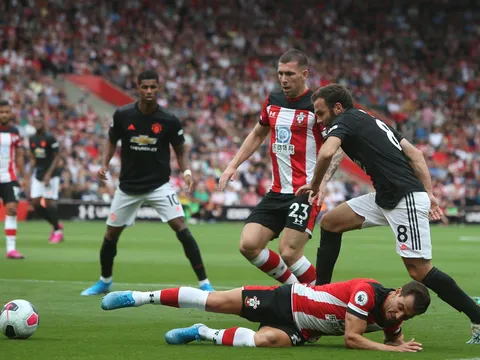 Wan-Bissaka xài tuyệt kỹ càng nhiều, Man Utd càng đáng lo?