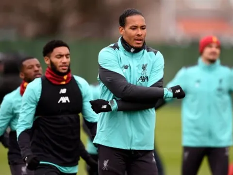 Liverpool ngày đầu hội quân, không thiếu một ai