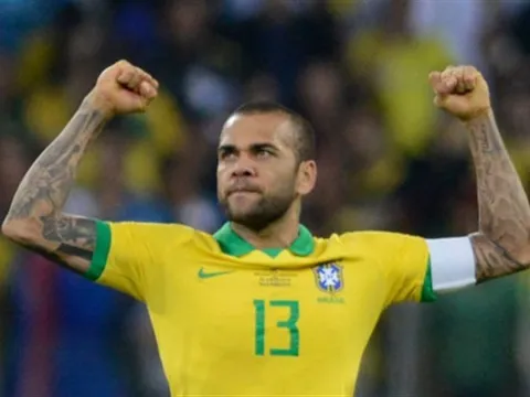 Dani Alves - Vua danh hiệu, nhưng tiếc rằng...