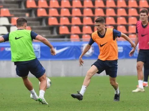 Học trò mướt mồ hôi, Lampard vẫn hả hê đứng nhìn