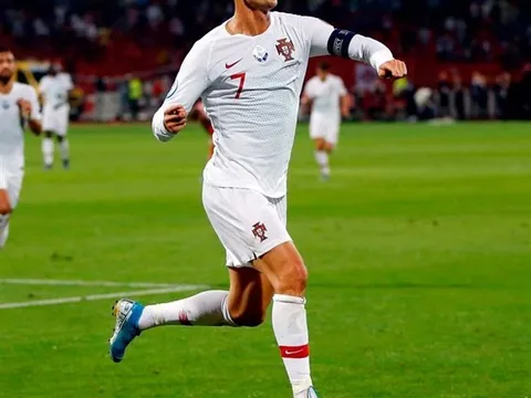 Fan Messi lại "cà khịa" kỷ lục của CR7