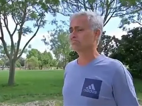 NHM nghẹn ngào với nước mắt của Mourinho