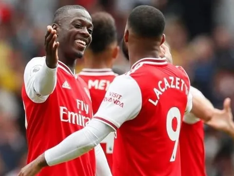 CĐV Man Utd hả hê với "bom xịt" của Arsenal
