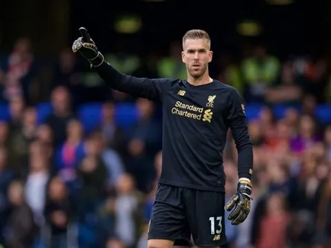 CĐV Liverpool: "Cậu ta cứ thế này, Alisson tính sao đây?"