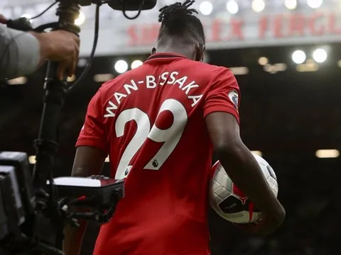 CĐV Crystal Palace nói gì về màn ra mắt của Wan-Bissaka tại Man Utd?