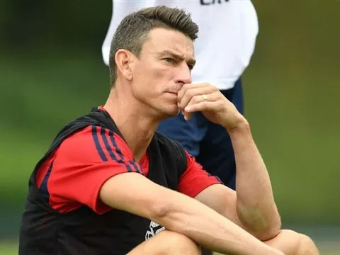 CĐV Arsenal đại chiến vì hành động sốc của Koscielny