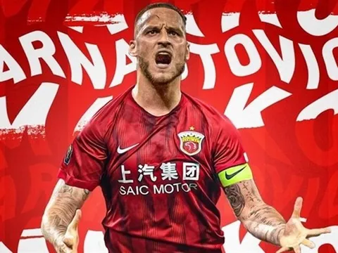 CĐV West Ham mong tân binh Shanghai SIP "gãy hết chân"