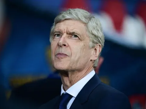 "Wenger sẽ không đời nào dẫn dắt Man United"