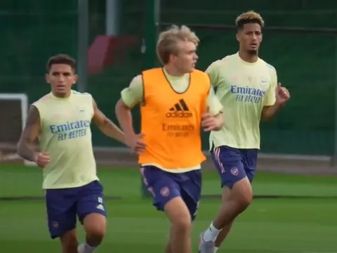 William Saliba tập luyện cùng Arsenal