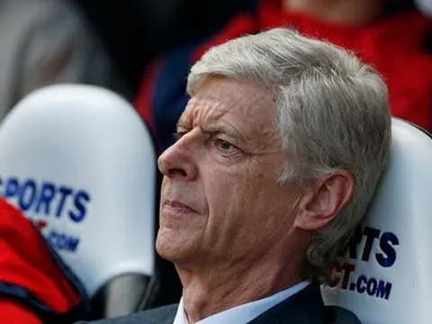 Sau tất cả, 'trùm hút thuốc' Arsenal tiết lộ sự trừng phạt của Wenger