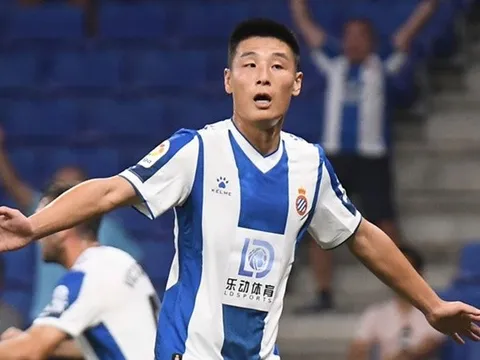 CHOÁNG! 'Maradona Trung Quốc' bùng nổ tại Europa League, làm nên lịch sử chấn động