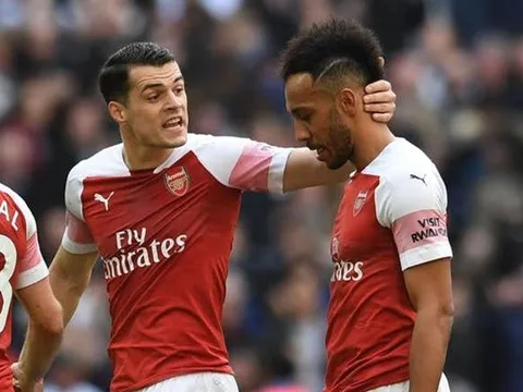 Xhaka trở thành đội trưởng, Aubameyang lập tức phá vỡ im lặng
