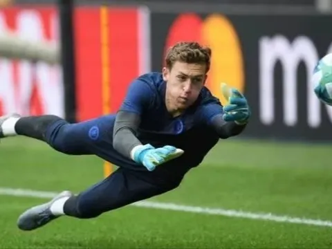 XONG! Chelsea chia tay thủ thành 20 tuổi