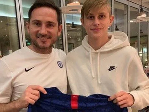 XONG! Chelsea đón tân binh; Truyền nhân ở xứ Ngàn Hồ