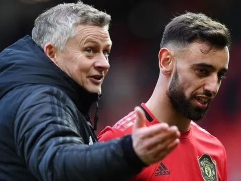 XONG! Có Fernandes, Solskjaer ngầm xác nhận M.U chưa dừng lại