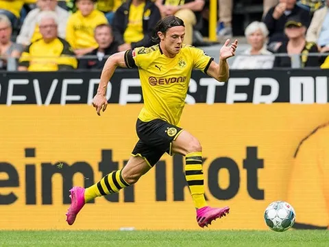 XONG! "Cơn lốc cánh trái" báo tin buồn cho Dortmund