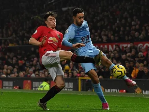 XONG! Đấu Man Utd, 4 cầu thủ Burnley vắng mặt vì COVID-19