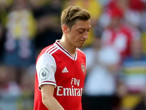 XONG! Emery lên tiếng về tình hình của Ozil