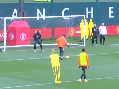 XONG! Hòa Liverpool, Solskjaer có động thái thay đổi rõ rệt M.U