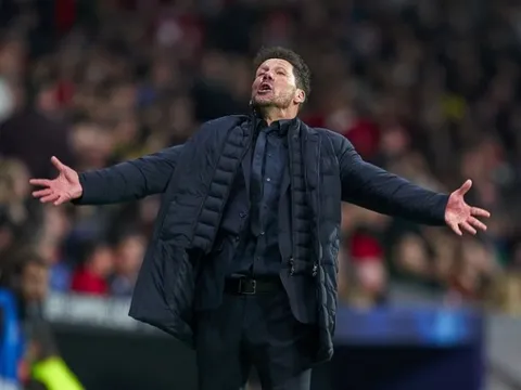 XONG! "Khẩu pháo" Atletico dương tính COVID-19, Simeone lo sốt vó