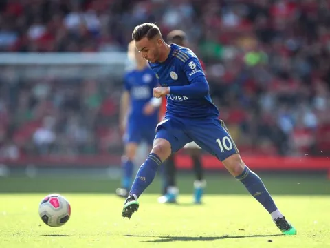 XONG! Toang mạnh với COVID-19, Leicester City đón thêm 2 cú sốc khác