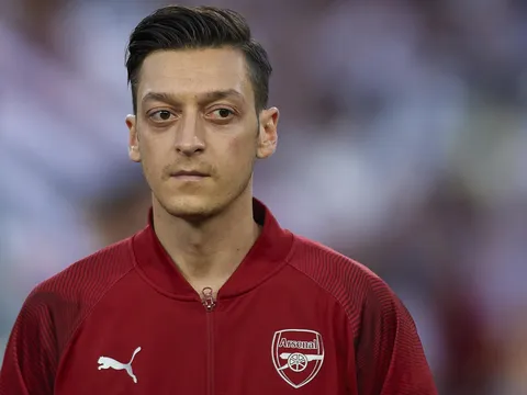 XONG! Quá nhanh chóng, Arsenal đón tân binh ngay sau khi tống khứ Ozil