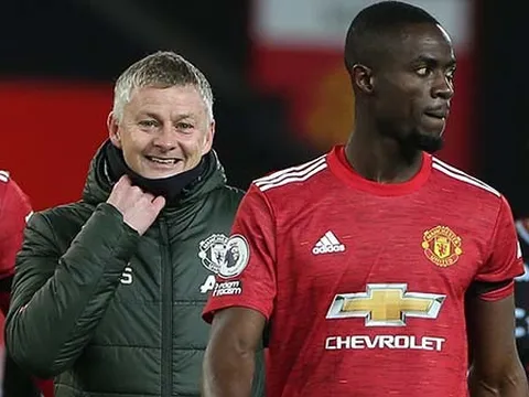 XONG! Solskjaer báo tin vui về "đá tảng" hàng thủ trước trận Arsenal