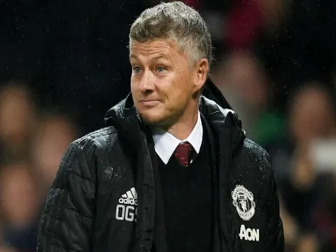 XONG! Solskjaer xác nhận, Man United chia tay tiền vệ người Anh