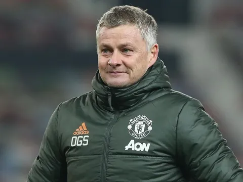 XONG! Solskjaer xác nhận, Man Utd sắp chia tay cầu thủ được Bruno Fernandes khen ngợi
