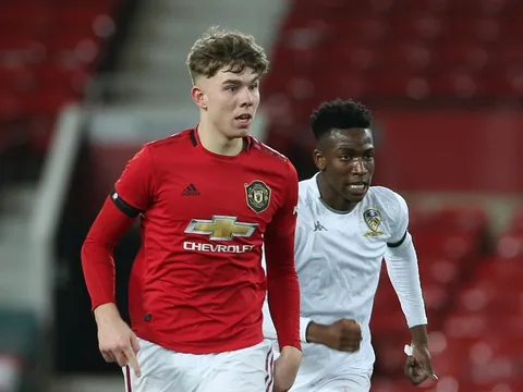 XONG! Trung vệ người Anh chia tay Man United