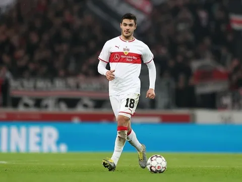 Uy tín! Gạt M.U, 'gã hộ pháp' chốt bến đỗ không ngờ, giá 15 triệu