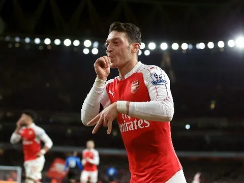 Xuất sắc là thế, Bruno, Grealish hay De Bruyne vẫn dưới Ozil một bậc