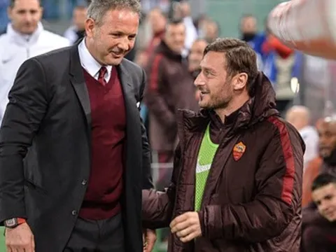Xúc động với lời nhắn gửi của Totti dành cho cựu HLV AC Milan
