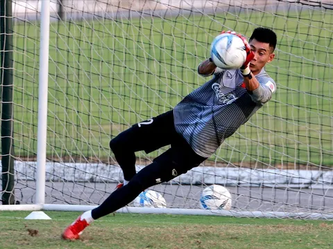 Tuấn Mạnh có lợi thế rất riêng, đối trọng nặng ký của Văn Lâm