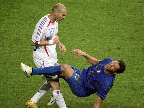 Zidane vĩ đại hơn sau pha húc đầu vào Materazzi