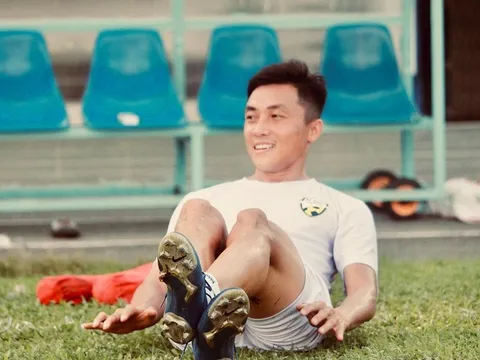 Ngô Hồng Phước: Từ sân bóng phủi đến chiếc áo U22 Việt Nam