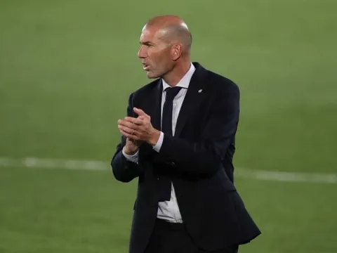 Zidane nổi nóng: "Hãy học cách tôn trọng một chút!"
