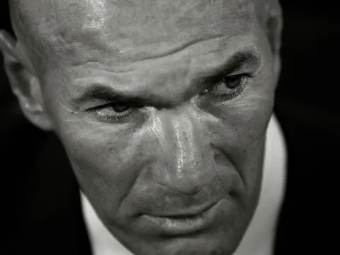 Zidane quá ngán ngẩm với “vì tinh tú” của chủ tịch Perez