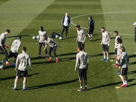 Zidane và cuộc hội ngộ lạ kỳ nhất trong lịch sử với các cầu thủ Real Madrid
