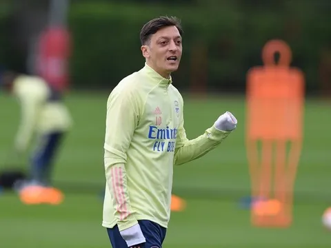 Arsenal 'cạn tình cạn nghĩa', hành động quá dứt khoát với Ozil