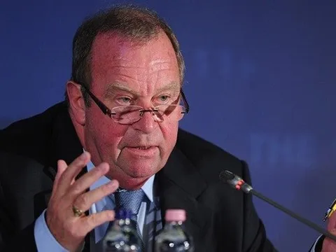 "Thế giới bóng đá cần kiên nhẫn hơn, cần tuân thủ giãn cách xã hội"