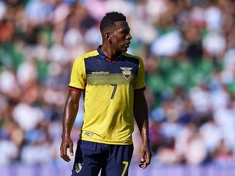 Đánh giá cao "cơn lốc cánh trái", Valencia liền tiến cử cho Man Utd