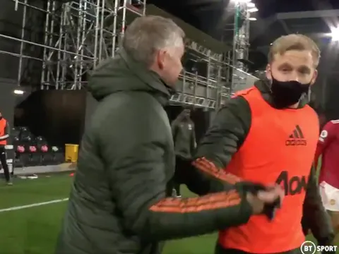 XONG! Lại bị đày ải, Van de Beek có động thái không ngờ với Solskjaer