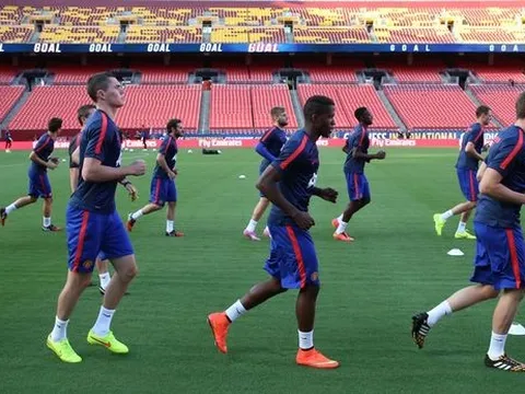 CHOÁNG! Van Gaal quá tàn nhẫn, chấm dứt sự nghiệp Zaha ở M.U trong tích tắc