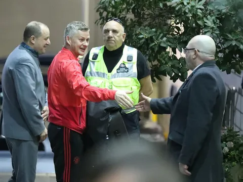 Man Utd hí hửng đến Lowry, chờ trận đầu tiên của Ole